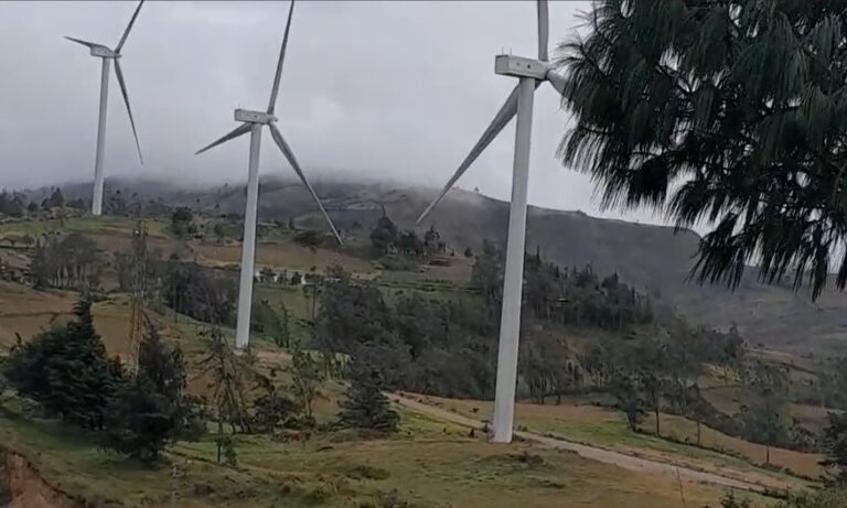 Parque de generadores eólicos de electricidad en Huambos, Chota, Cajamarca, Perú